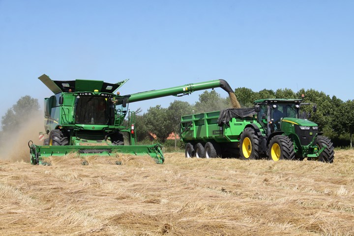 john deere combine graszaad agrifoto