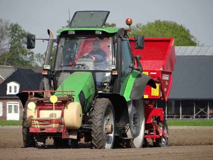 Aardappelen poten Nederland tweerijer Agrifoto