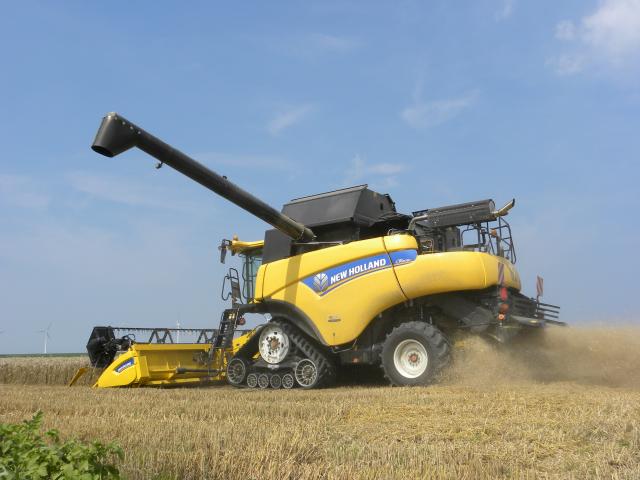 Demo combine New Holland tarwe oogst Agrifoto