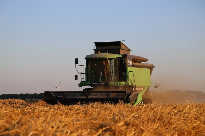 Deutz-fahr combine Flevoland tarwe oogst Agrifoto